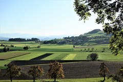 Herbstlandschaft mit frisch gepflügten Feldern, Gunzwiler-Moos. (Bild: Josef Habermacher, Gunzwil, 17. Oktober 2019)