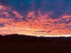 Ein schöner Sonnenaufgang bei Montlingen. (Bild: Toni Sieber)
