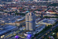 BMW, München Der «Vierzylinder», 101 Meter hoch, beim Olympiapark. Architekt: Karl Schwanzer Bauzeit: 1968–1972 Bild: Imago