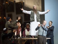 Rossinis «Il Barbiere di Siviglia» in Basel als groteske Satire. (Bild: Priska Ketterer)