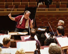 Das Lucerne Festival Orchestra bei einer Probe in Shanghai mit Chefdirigent Riccardo Chailly.
