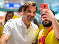 Dass Tennis-As Roger Federer auf seinem Instagram-Account Markenlogos präsentiert, ist für die Lauterkeitskommission keine Schleichwerbung. (Bild: KEYSTONE/PATRICK HUERLIMANN)