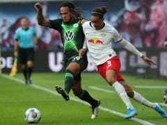 Kevin Mbabu kommt bei Wolfsburg zum ersten Einsatz von Beginn an (Bild: KEYSTONE/EPA/FELIPE TRUEBA)