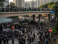 In Hongkong protestierten am Dienstag tausende Menschen, obwohl es verboten worden war. (Bild: KEYSTONE/AP/FELIPE DANA)