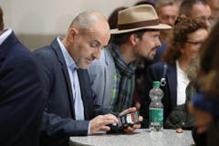 Roland Fischer (GLP) wartet auf das Endergebnis. (Bild: Philipp Schmidli, Luzern, 20. Oktober 2019)