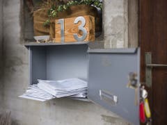 In Clavaleyres wählen die meisten brieflich. Die Wahlzettel landen im Briefkasten der Gemeinde. (Bild: KEYSTONE/ALESSANDRO DELLA VALLE)