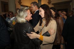 Andrea Gmür (CVP) nimmt Gratulationen entgegen. (Bild: Philipp Schmidli, Luzern, 20. Oktober 2019)