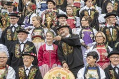 Die Stanser Älpler beim Gruppenfoto. (Bild: Urs Flüeler/Keystone, Stans, 20. Oktober 2019)
