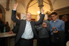 Das Warten endet in Jubel: Fischer schaffte zum zweiten Mal nach 2011 die Wahl in den Nationalrat. (Bild: Philipp Schmidli, Luzern, 20. Oktober 2019)
