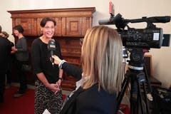 Monika Rüegger (SVP) - hier beim Interview mit Tele 1 - gewinnt den einzigen Nationalratssitz des Kantons. (Bild: Roger Zbinden, Sarnen, 20. Oktober 2019)