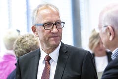 Der wiedergewählte Ständerat Peter Hegglin (CVP) im Wahlzentrum in Zug. (KEYSTONE/Alexandra Wey)