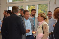 An der Wahlfeier waren auch prominente Gäste wie die ehemaligen Urner-FDP-Politiker Franz Steinegger und Gabi Huber vertreten. (Bild: Christian Tschümperlin, Attinghausen, 20. Oktober 2019)