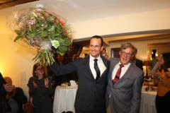 Damian Müller (FDP) freut sich mit Markus Zenklusen, FDP-Parteipräsident des Kantons Luzern. (Bild: Philipp Schmidli, Luzern, 20. Oktober 2019)