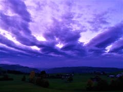 Abendstimmung mit wunderbaren Wolkenformationen. (Bild: Urs Gutfleisch, Schwarzenberg, 19. Oktober 2019)