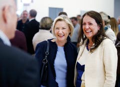 Nationalratskandidatin Karen Umbach (FDP) und Nationalratskandidatin Christina Bürgi Dellsperger posieren für ein Foto. (Bild: Stefan Kaiser, Zug, 20. Oktober 2019)