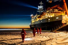 Abenddämmerung im Mid-Wintertages. (Bild: Stefan Hendricks / Alfred-Wegener-Institut, Antarktis, 21. Juni 2013)