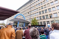 Das Interesse war eindrücklich. Schon vor dem offiziellen Beginn um 10 Uhr warteten die ersten Besucher vor dem Haupteingang.
