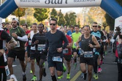 Start zum Swiss City Marathon beim Verkehrshaus. (Bild: Corinne Glanzmann, Luzern, 27. Oktober 2019)