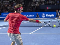 Roger Federer diktiert das Geschehen auch im Final gegen Alex de Minaur nach Belieben (Bild: KEYSTONE/GEORGIOS KEFALAS)