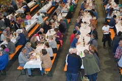 Die Markthalle in Wattwil war gut besucht. (Bild: Adi Lippuner)