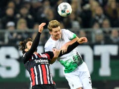 Nico Elvedi erzielte mit dem Kopf das 3:1 für Mönchengladbach gegen Frankfurt (Bild: KEYSTONE/AP/MARTIN MEISSNER)