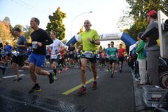 Start zum Swiss City Marathon beim Verkehrshaus. (Bild: Corinne Glanzmann, Luzern, 27. Oktober 2019)
