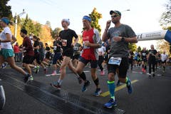 Start zum Swiss City Marathon beim Verkehrshaus. (Bild: Corinne Glanzmann, Luzern, 27. Oktober 2019)