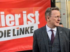 Eine neue Regierungskoalition mit einer Mehrheit im Landtag zu schmieden, dürfte für Bodo Ramelow knifflig werden - obwohl seine Partei Die Linke alle überflügelte. (Bild: KEYSTONE/EPA/JENS SCHLUETER)