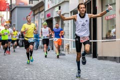 Daumen hoch in der Altstadt. (Bild: Patrick Hürlimann, Luzern, 27. Oktober 2019)