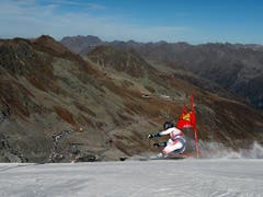 Bei sommerhaften Bedingungen fährt Pinturaults Landsmann Mathieu Faivre auf Platz 2 (Bild: KEYSTONE/AP/GABRIELE FACCIOTTI)