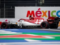 Der Hinwiler Rennstall Alfa Romeo, hier mit Antonio Giovinazzi im Auto, gewann in Mexiko keine WM-Punkte. Während der Italiener 14. wurde, musste Kimi Räikkönen das Rennen nach 59 von 71 Runden wegen eines überhitzten Motors aufgeben (Bild: KEYSTONE/EPA EFE/FRANCISCO GUASCO)