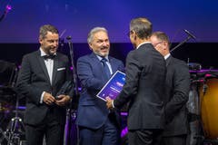 Deshalb nahm Stergious Vater den Preis entgegen. (Bild: Michel Canonica)