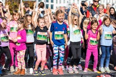 Vor dem Start des Maratholino auf der Seebrücke. (Bild: Patrick Hürlimann, Luzern, 27. Oktober 2019)