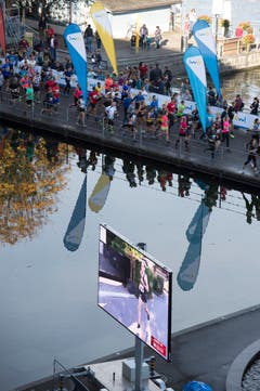 Die Läufer beim KKL. (Bild: Dominik Wunderli, Luzern, 27. Oktober 2019)