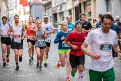 Läufer in der Altstadt. (Bild: Patrick Hürlimann, Luzern, 27. Oktober 2019)