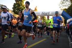 Start zum Swiss City Marathon beim Verkehrshaus. (Bild: Corinne Glanzmann, Luzern, 27. Oktober 2019)