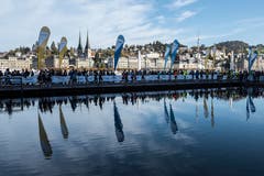 Die Läufer beim KKL. (Bild: Dominik Wunderli, Luzern, 27. Oktober 2019)