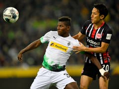 Breel Embolo (links) findet bei Borussia Mönchengladbach langsam zu alter Stärke zurück (Bild: KEYSTONE/AP/MARTIN MEISSNER)