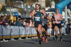 Melina Frei kurz vor dem KKL auf dem Weg zum Sieg im Halbmarathon. (Bild: Dominik Wunderli, Luzern, 27. Oktober 2019)