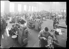 Blick in die riesige Lehrlingswerkstatt der FFA, 1963. (Bild: Staatsarchiv St.Gallen, W 241/5-011079)