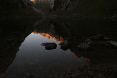 Spieglein, Spieglein an der Wand... Welch schöne Spiegelung am frühen Morgen am Fählensee. (Bild: Heinz Weber)