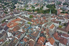 Die St. Galler Altstadt und die Kirche St. Laurenzen aus luftiger Perspektive.(Bild: Josia Zaugg/www.70tageumdiewelt.ch)