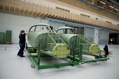 Aus über 10000 Einzelteilen werden in der Strukturbauhalle komplette Flugzeugstrukturen wie Rumpf, Flügel oder Steuerflächen zusammengebaut. (Bild: Corinne Glanzmann, Buochs, 1. Oktober 2019)