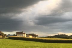 Stürmische Abendstimmung bei Oberwil. (Bild: Armin Kappeler)