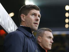 Der prominente Rangers-Coach Steven Gerrard verfolgt das Geschehen im Stade de Suisse (Bild: KEYSTONE/PETER KLAUNZER)