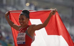 Mujinga Kambundji holt sich sensationell die Bronze-Medaille an der Leichtathletik-WM in Doha.