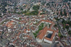Der Stiftsbezirk St. Gallen aus der Vogelperspektive. (Bild: Josia Zaugg/www.70tageumdiewelt.ch)