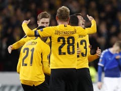 Das sehr späte 2:1 versetzte die Spieler und das ganze Stade de Suisse in Begeisterung (Bild: KEYSTONE/PETER KLAUNZER)
