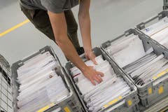 Viele der Arbeitnehmerinnen sind weiblich. (Bild: Lisa Jenny)