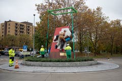 Während des Esaf stand die Skulptur mitten im Herti-Quartier an der Fanmeile. (Bild: Maria Schmid, Zug, 30. Oktober 2019)